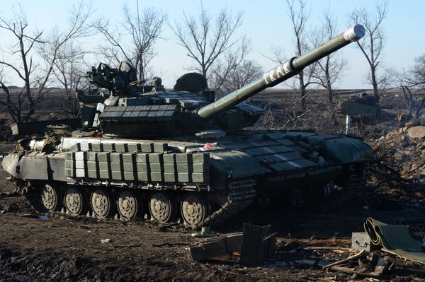 Разрушенный укрепрайон украинских силовиков на окраине города Дебальцево Разрушенный укрепрайон украинских силовиков на окраине города Дебальцево