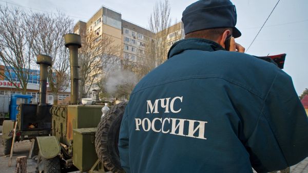 Полевые кухни и палатки МЧС развернуты в городе Щелкино на северо-востоке Крыма