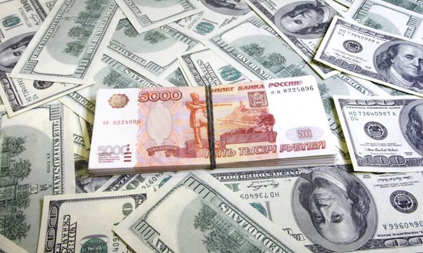 Денежные купюры и монеты разных стран