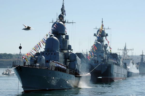 Генеральная репетиция военно-морского парада в Севастополе Генеральная репетиция военно-морского парада в Севастополе