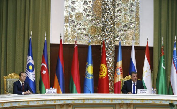 Премьер-министр РФ Д.Медведев принимает участие в заседании Совета глав правительств СНГ в Душанбе