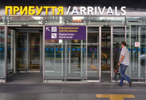 В Киевском аэропорту Борисполь ждут прилета родственников жертв крушения лайнера Boeing 777 Малайзийских авиалиний В Киевском аэропорту Борисполь ждут прилета родственников жертв крушения лайнера Boeing 777 Малайзийских авиалиний