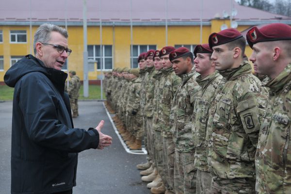 Инструкторы из США начали тренировать украинских военных под Львовом Инструкторы из США начали тренировать украинских военных под Львовом