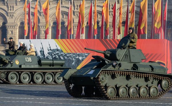 Торжественный марш, посвященный легендарному параду 1941 года