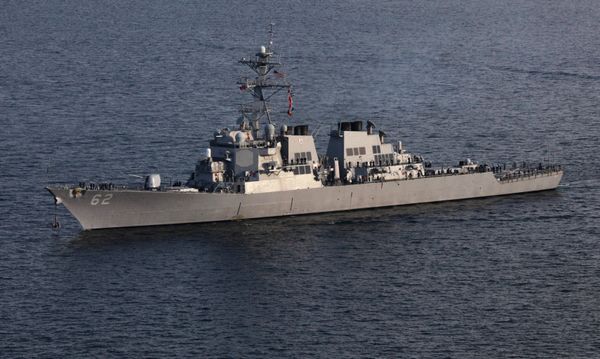 Ракетный эскадренный миноносец ВМС США Фицжеральд прибыл во Владивосток Ракетный эскадренный миноносец ВМС США Фицжеральд прибыл во Владивосток
