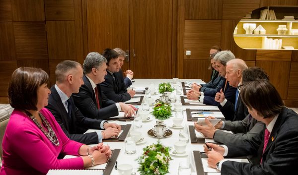 Президент Украины П. Порошенко встретился с вице-президентом США Д. Байденом и госсекретарем США Д. Керри
