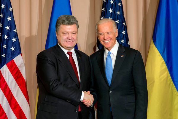 Президент Украины П. Порошенко встретился с вице-президентом США Д. Байденом и госсекретарем США Д. Керри