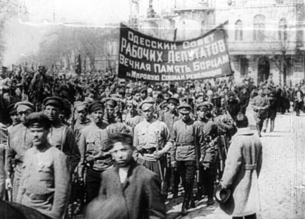 Демонстрация по случаю освобождения Одессы Красной Армией