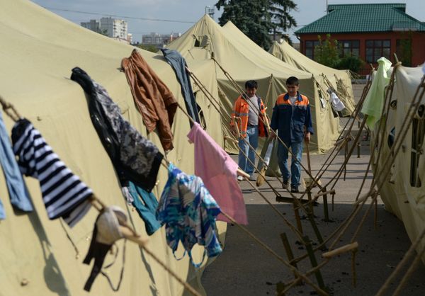 Палаточный лагерь для мигрантов в Гольяново
