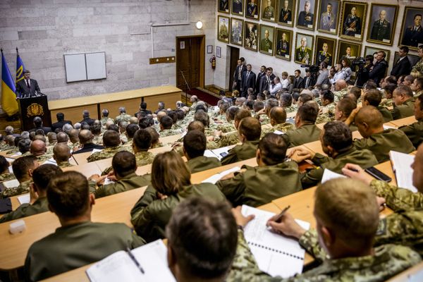 П.Порошенко выступил перед офицерами на учебно-методических сборах в военном институте КНУ им. Шевченко