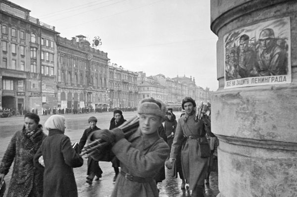 На Невском проспекте блокадного города