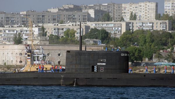 Прибытие подводной лодки Новороссийск в порт Севастополя Прибытие подводной лодки Новороссийск в порт Севастополя