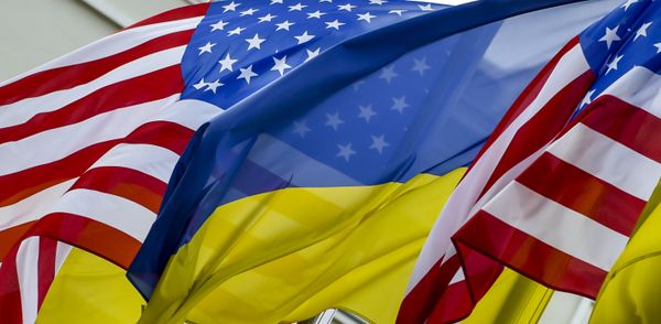 Флаги США и Украины