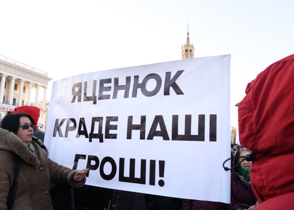 Митинги с требованием отставки премьер-министра Украины А.Яценюка в Киеве Митинги с требованием отставки премьер-министра Украины А.Яценюка в Киеве