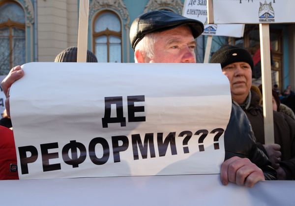 Митинги с требованием отставки премьер-министра Украины А.Яценюка в Киеве