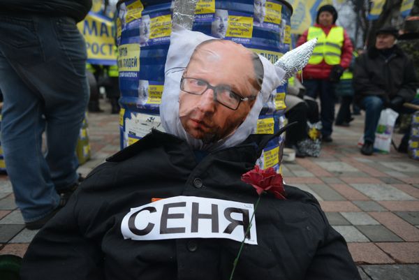 Акции на Украине с требованием отставки правительства во главе с премьер-министром А. Яценюком Акции на Украине с требованием отставки правительства во главе с премьер-министром А. Яценюком