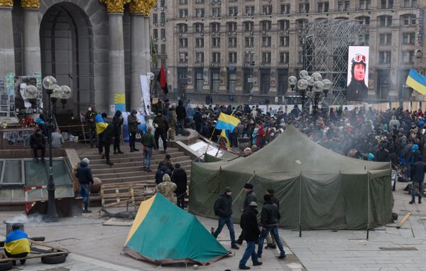 Народное вече радикалов на Майдане Незалежности в Киеве Народное вече радикалов на Майдане Незалежности в Киеве
