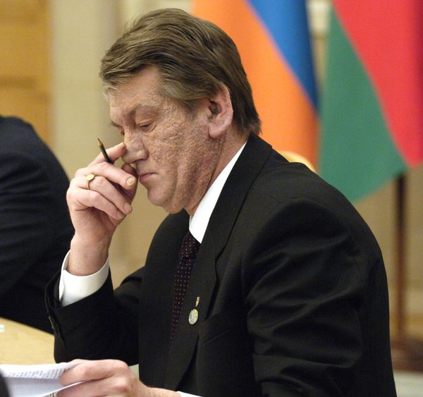 В.Ющенко во время встречи глав СНГ В.Ющенко во время встречи глав СНГ