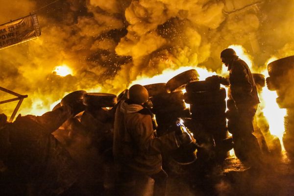Столкновения протестующих с милицией в центре Киева Столкновения протестующих с милицией в центре Киева