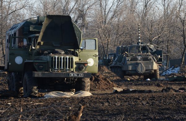 Разрушенный укрепрайон украинских силовиков на окраине города Дебальцево