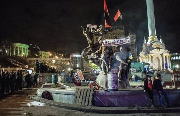 Полиция вытеснила митингующих с площади Независимости Полиция вытеснила митингующих с площади Независимости