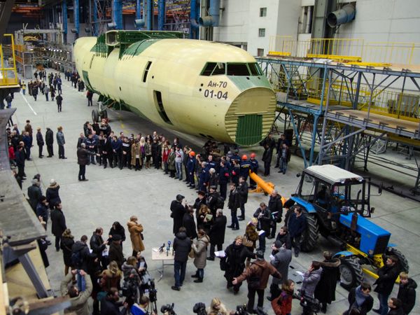 Презентация 1-го экземпляра военно-транспортного самолета Ан-70 Презентация 1-го экземпляра военно-транспортного самолета Ан-70