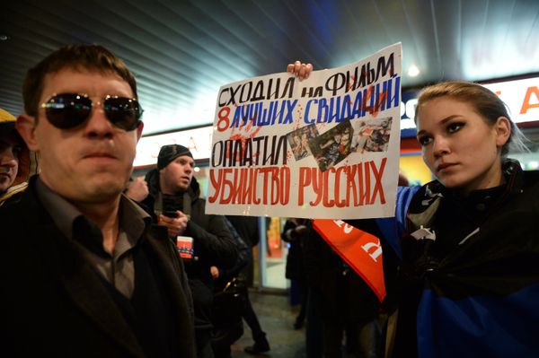 Акция протеста против показа фильма 8 лучших свиданий в Москве