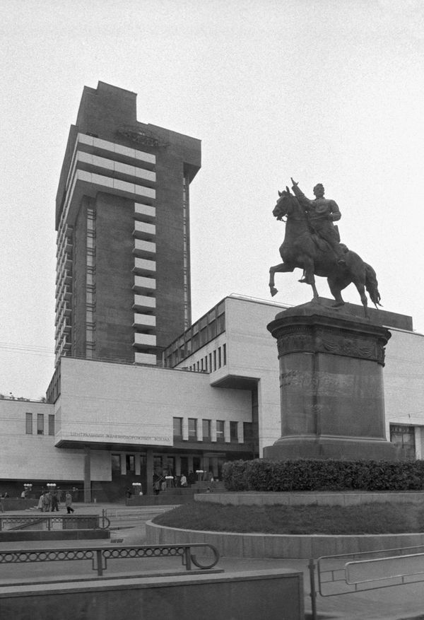 Памятник герою Гражданской войны Николаю Александровичу Щорсу