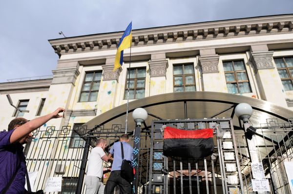 Беспорядки у посольства Российской Федерации в Киеве