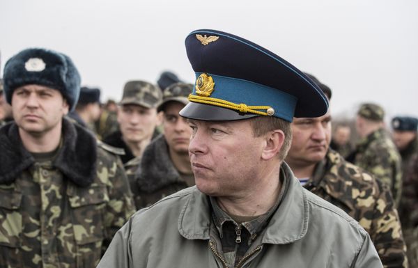 Командир воинской части в Бельбеке полковник Юлий Мамчур Командир воинской части в Бельбеке полковник Юлий Мамчур