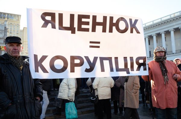 Митинги с требованием отставки премьер-министра Украины А.Яценюка в Киеве