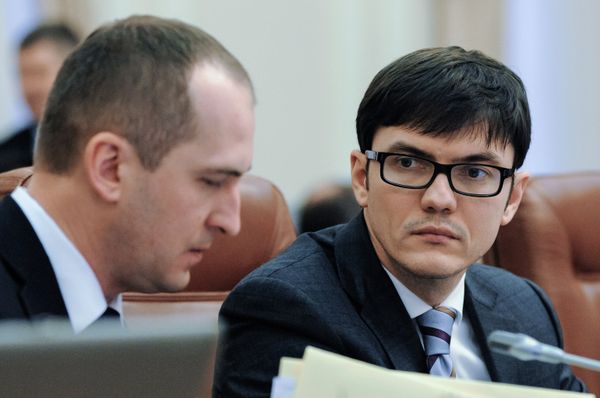 А.Яценюк провел заседание кабинета министров Украины А.Яценюк провел заседание кабинета министров Украины
