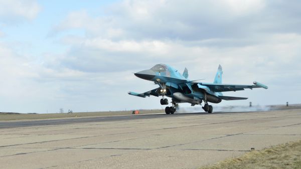 Первая группа бомбардировщиков Су-34 из Сирии приземлилась под Воронежем