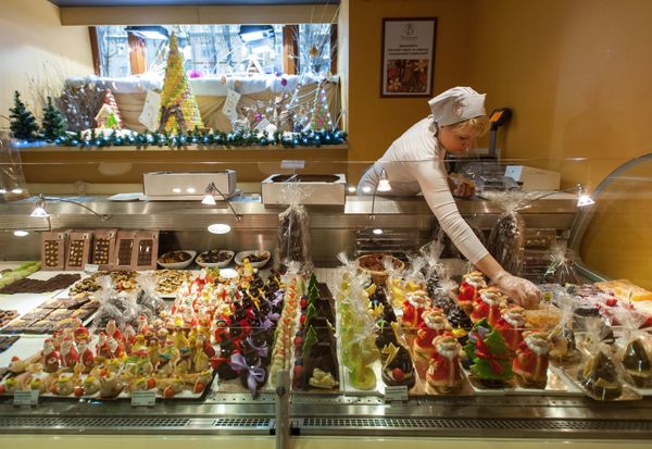 Предновогодняя торговля кондитерской продукцией в Киеве Предновогодняя торговля кондитерской продукцией в Киеве
