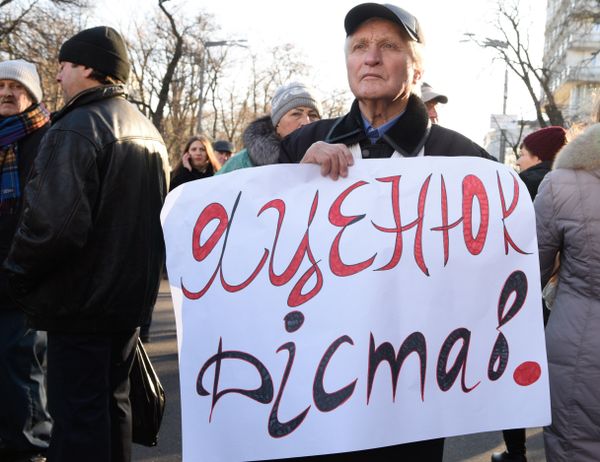 Митинги с требованием отставки премьер-министра Украины А.Яценюка в Киеве Митинги с требованием отставки премьер-министра Украины А.Яценюка в Киеве