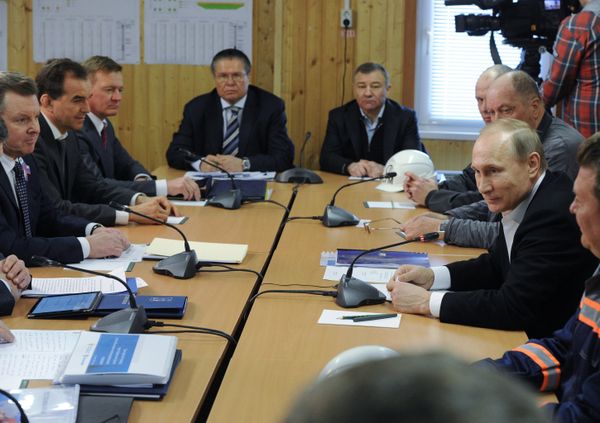 Рабочая поездка президента РФ В. Путина в Крымский федеральный округ Рабочая поездка президента РФ В. Путина в Крымский федеральный округ