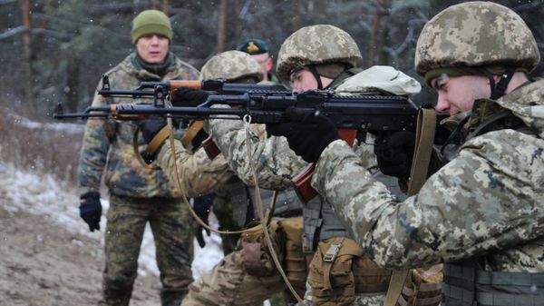 Обучение украинских военнослужащих канадскими инструкторами по программе UNIFIER на Яворивском полигоне