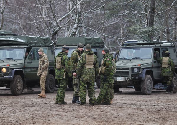 Обучение украинских военнослужащих канадскими инструкторами по программе UNIFIER на Яворивском полигоне Обучение украинских военнослужащих канадскими инструкторами по программе UNIFIER на Яворивском полигоне