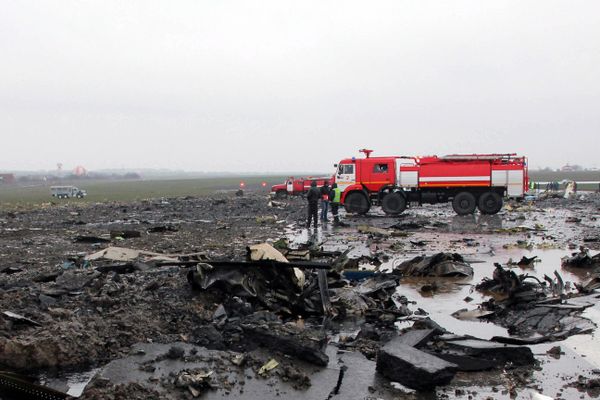 Пассажирский самолет Boeing-737-800 разбился при посадке в аэропорту Ростова-на-Дону