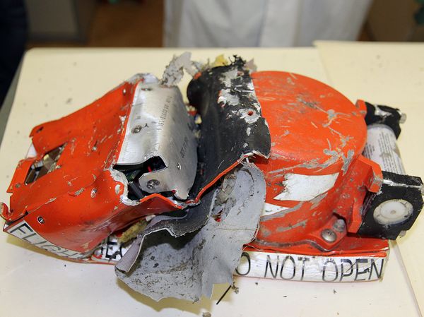 Бортовые самописцы с самолета Боинг 737-800 доставлены в Межгосударственный авиационный комитет