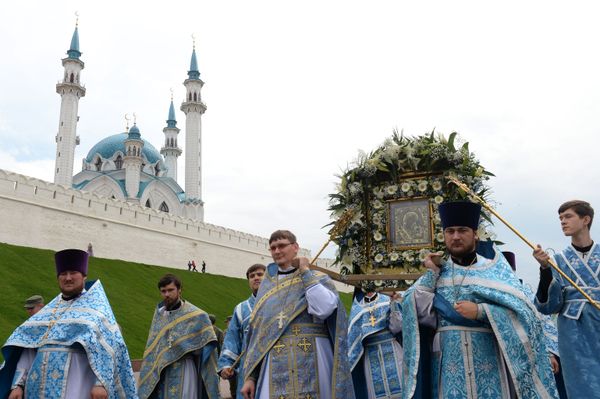 Крестный ход в праздник Казанской иконы Божией Матери Крестный ход в праздник Казанской иконы Божией Матери