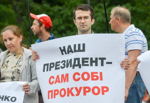 Акция протеста у здания Верховной рады в Киеве