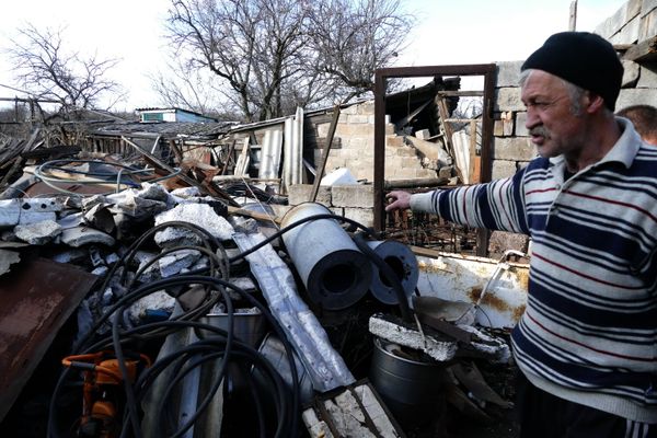 Замглавы миссии ОБСЕ на Украине А. Хуг посетил поселок Зайцево в Донецкой области