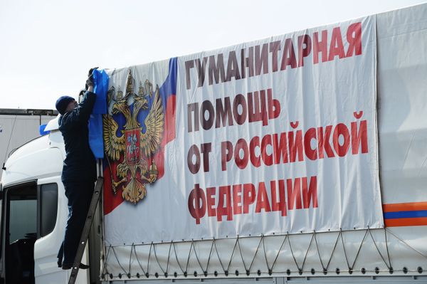 Подготовка гуманитарного конвоя для Донбасса в Ростовской области Подготовка гуманитарного конвоя для Донбасса в Ростовской области