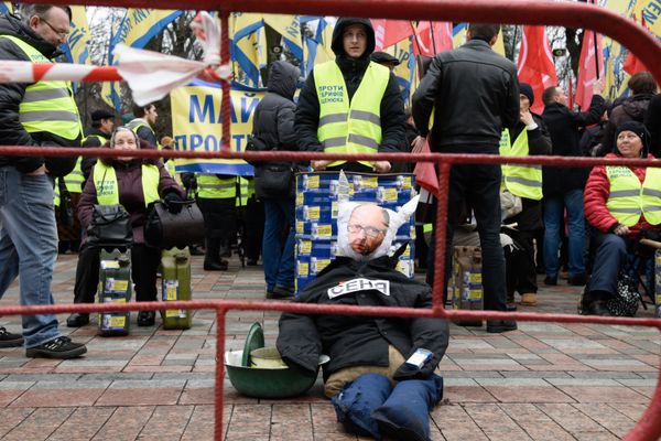 Акции на Украине с требованием отставки правительства во главе с премьер-министром А. Яценюком