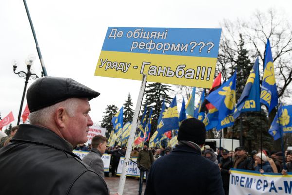 Акции на Украине с требованием отставки правительства во главе с премьер-министром А. Яценюком Акции на Украине с требованием отставки правительства во главе с премьер-министром А. Яценюком