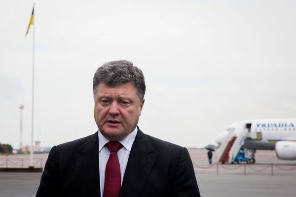 Президент Украины Петр Порошенко отменил визит в Турцию