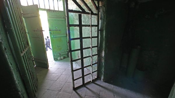 Тюрьма в замке Тапиау в Калининградской области