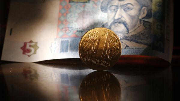 Денежные купюры и монеты США и Украины Денежные купюры и монеты США и Украины