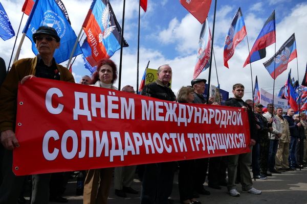 Массовый праздничный митинг в Донецке в честь Дня весны и труда